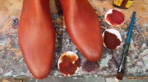 Farbowanie, lakierowanie, patynowanie obuwia - stwórz z nami swój idealny kolor.